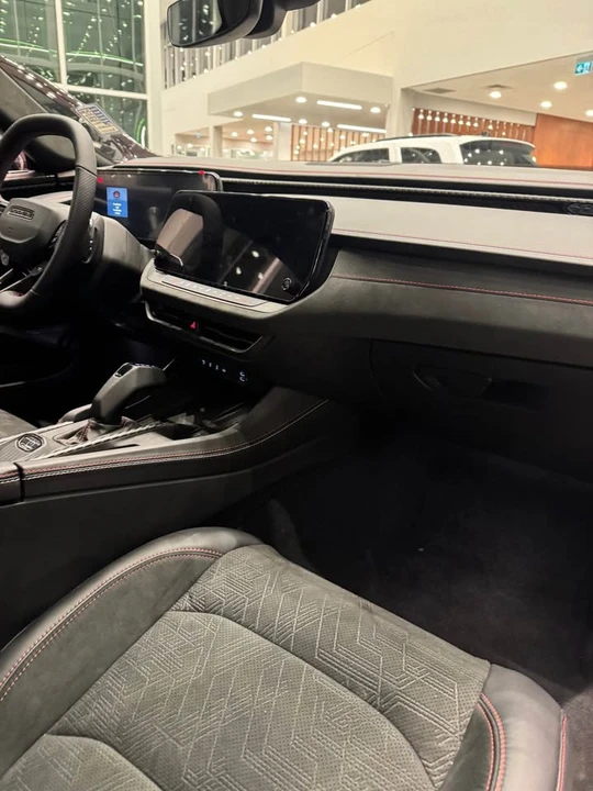 2024 Dodge Charger 8th Gen - Image 17 of 19