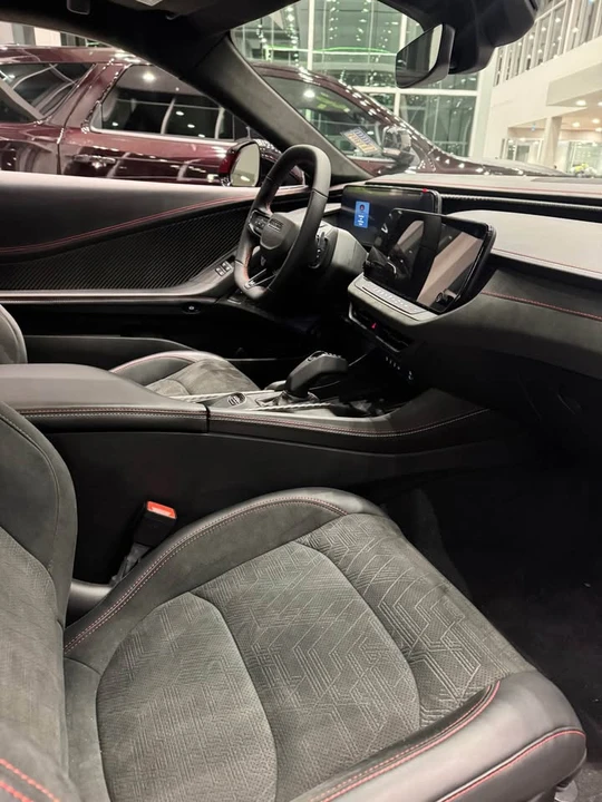 2024 Dodge Charger 8th Gen - Image 14 of 19
