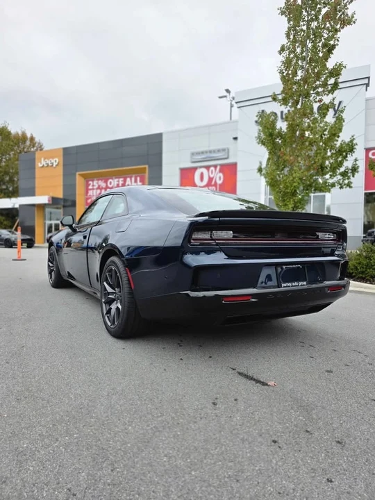 2024 Dodge Charger 8th Gen - Image 7 of 16