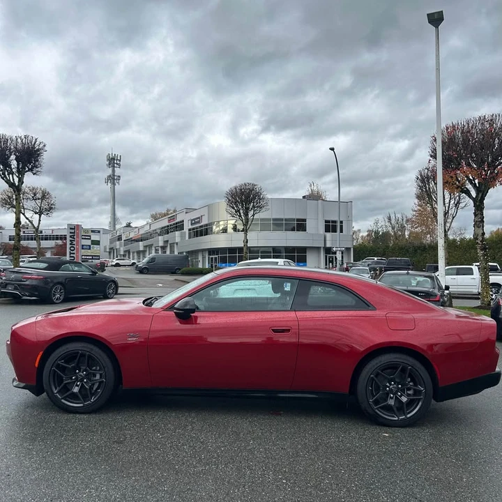 2024 Dodge Charger 8th Gen - Image 8 of 17
