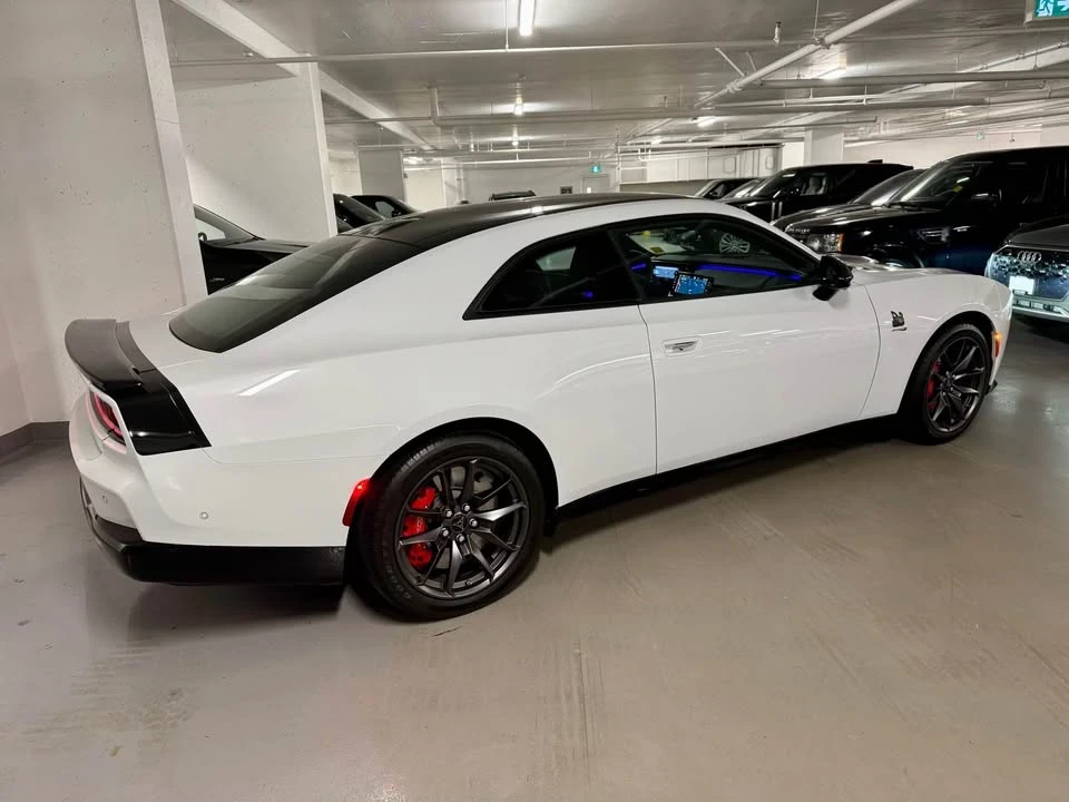 2024 Dodge Charger 8th Gen - Image 11 of 19