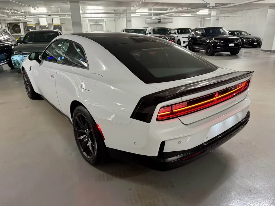 2024 Dodge Charger 8th Gen - Image 9 of 19