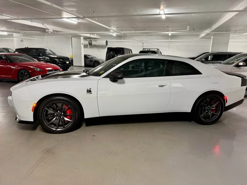 2024 Dodge Charger 8th Gen - Image 8 of 19