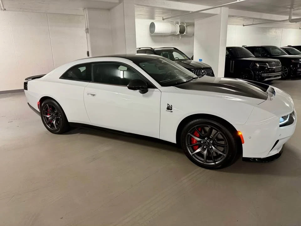 2024 Dodge Charger 8th Gen - Image 2 of 19