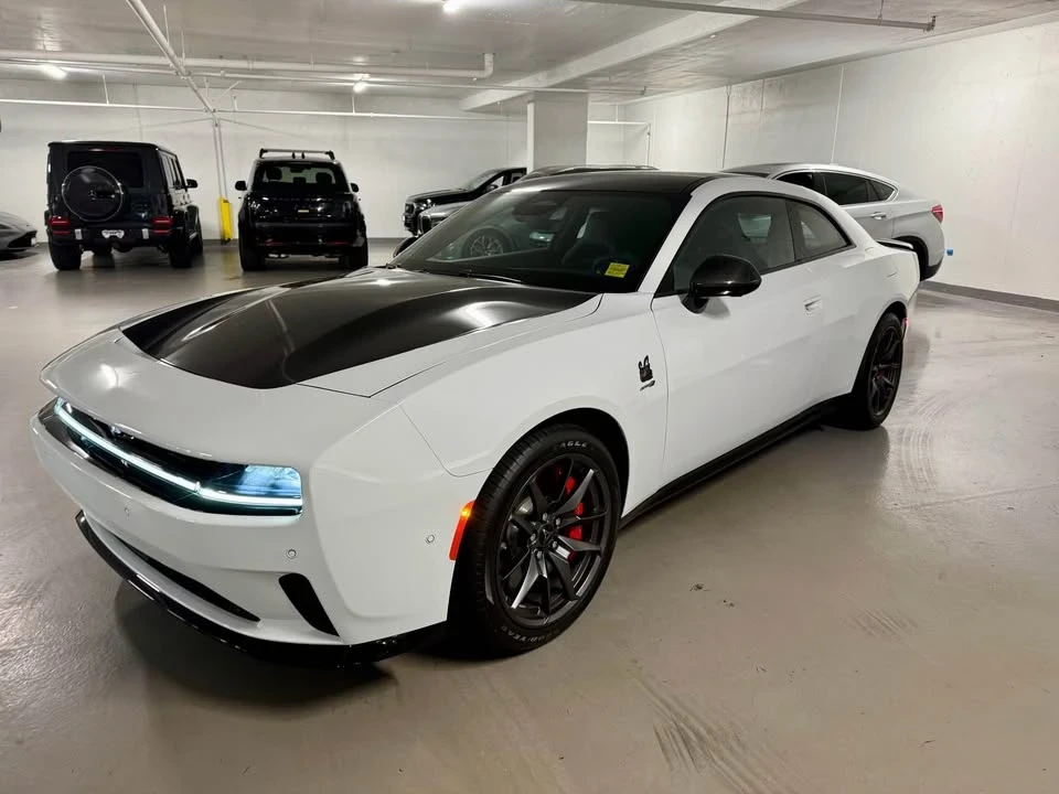 2024 Dodge Charger 8th Gen - Image 7 of 19