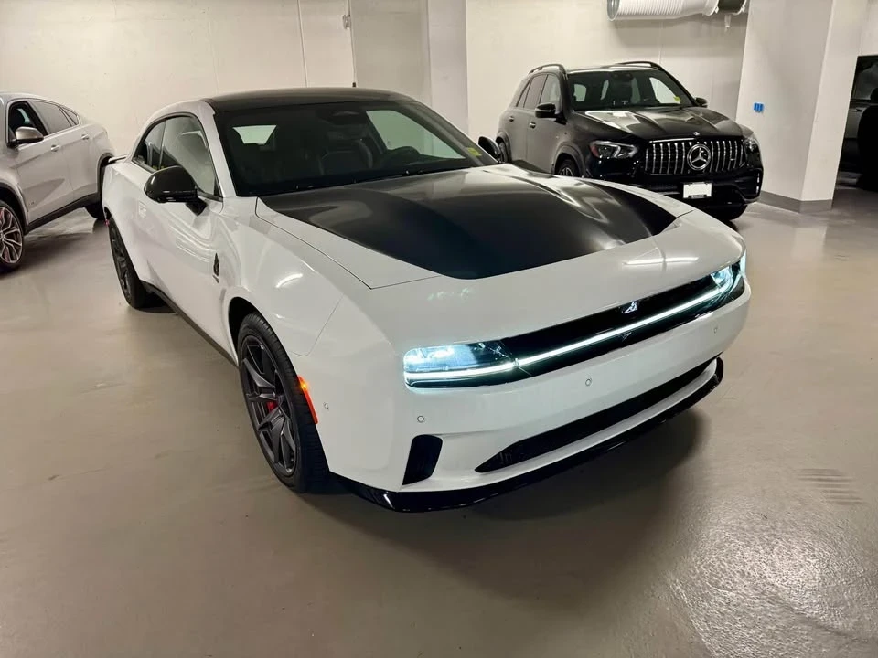 2024 Dodge Charger 8th Gen - Image 5 of 19