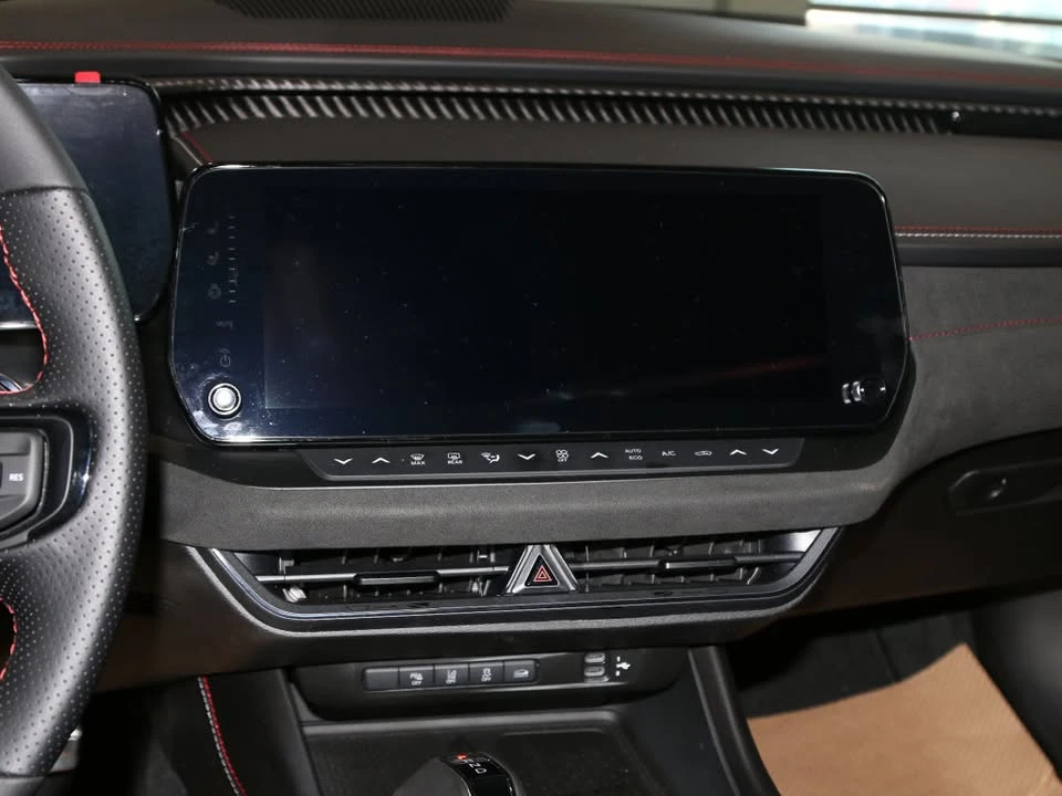 2024 Dodge Charger 8th Gen - Image 14 of 20