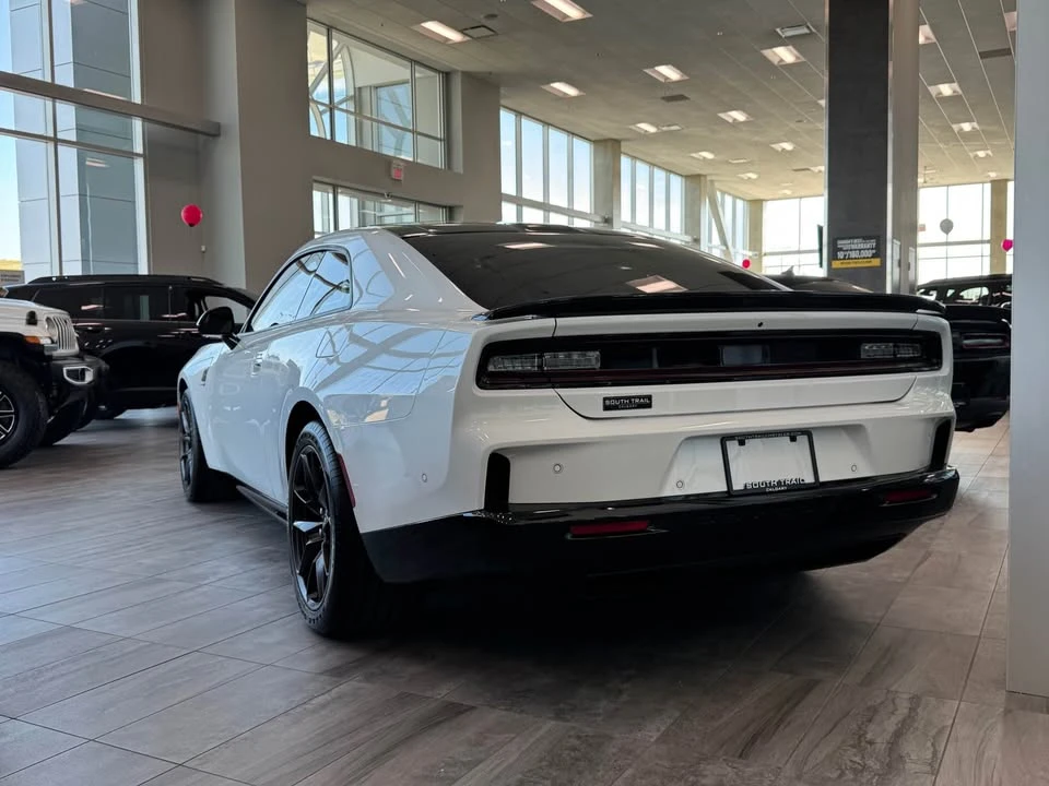 2024 Dodge Charger 8th Gen - Image 4 of 11