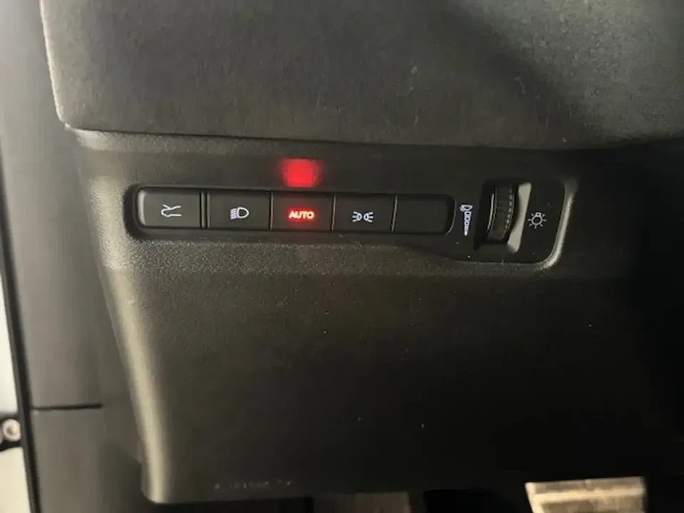 2024 Dodge Charger 8th Gen - Image 16 of 20