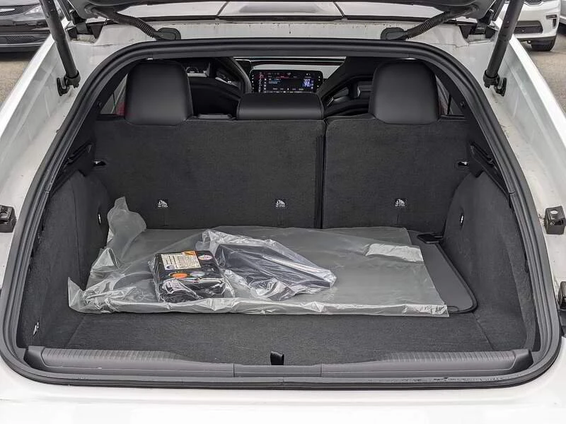 2024 Dodge Charger 8th Gen - Image 10 of 17