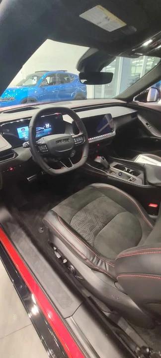 2024 Dodge Charger 8th Gen - Image 7 of 12