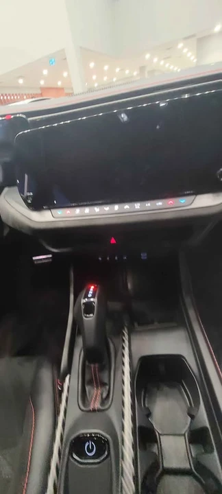 2024 Dodge Charger 8th Gen - Image 8 of 12