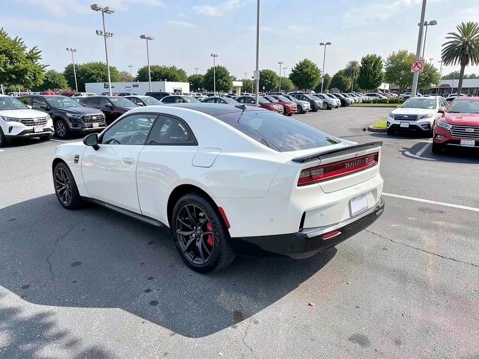 2024 Dodge Charger 8th Gen - Image 4 of 20