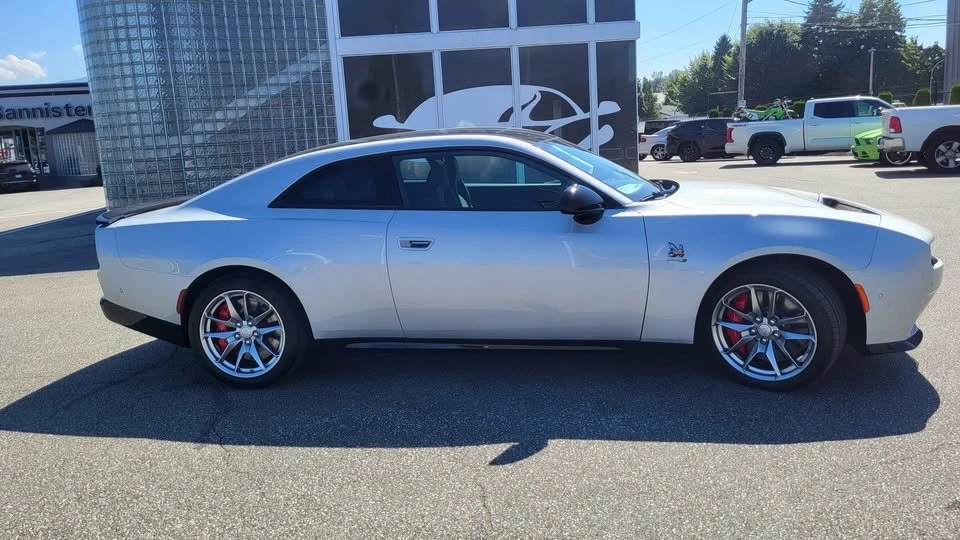 2024 Dodge Charger 8th Gen - Image 3 of 12