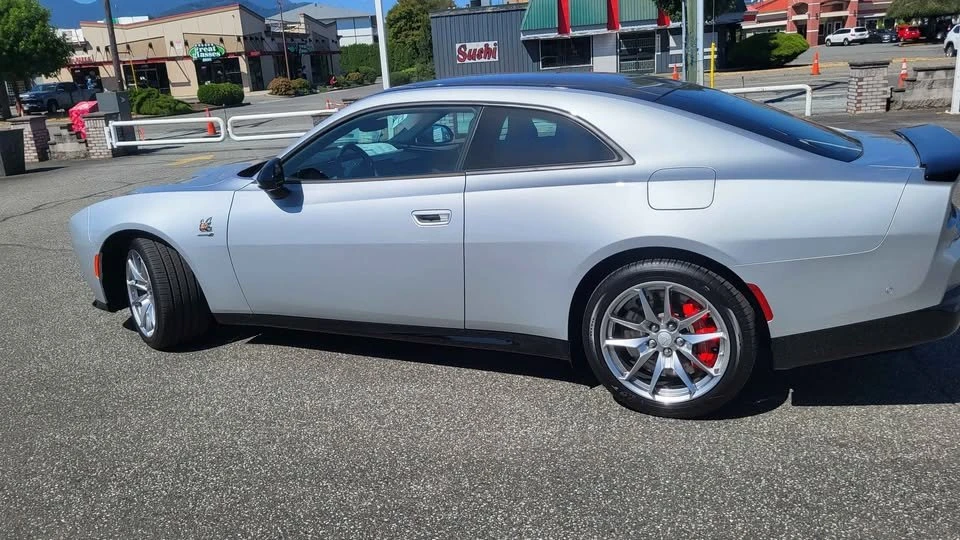 2024 Dodge Charger 8th Gen - Image 6 of 12