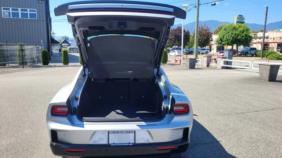 2024 Dodge Charger 8th Gen - Image 5 of 12