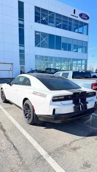 2024 Dodge Charger 8th Gen - Image 5 of 9