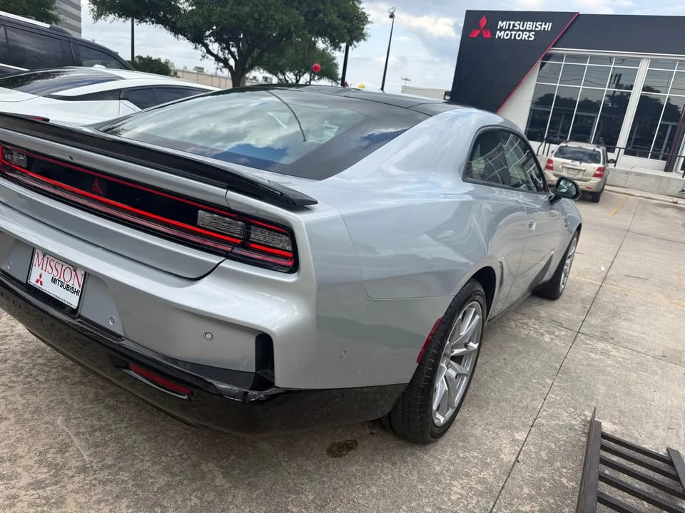 2024 Dodge Charger 8th Gen - Image 4 of 9