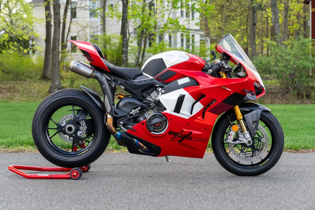 2024 Ducati V4 - Image 8 of 31
