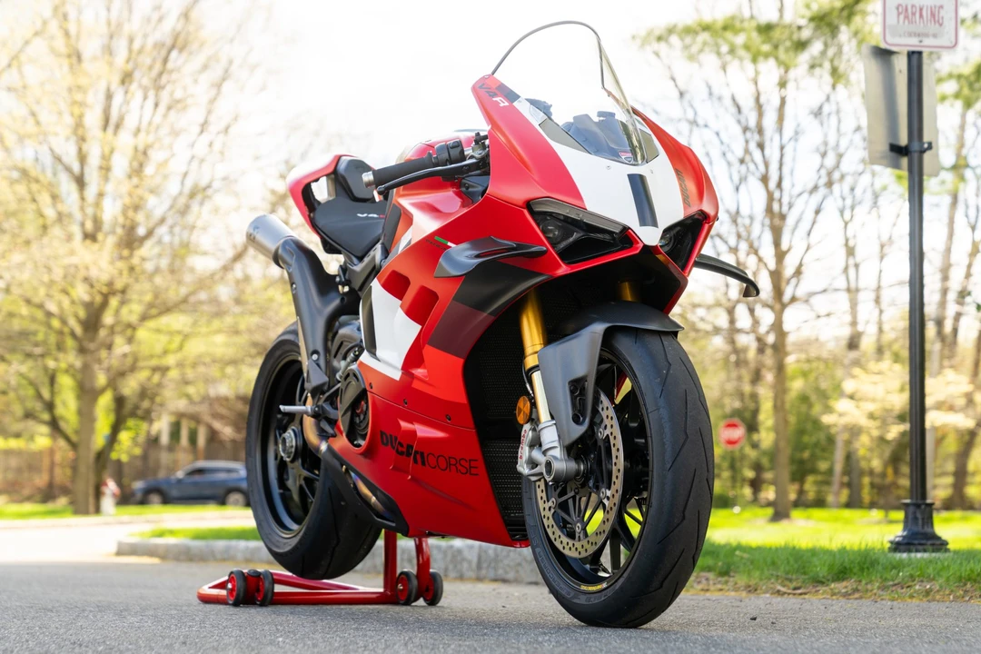 2024 Ducati V4 - Image 10 of 31