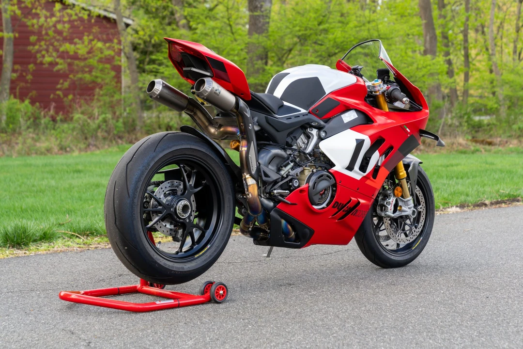 2024 Ducati V4 - Image 7 of 31