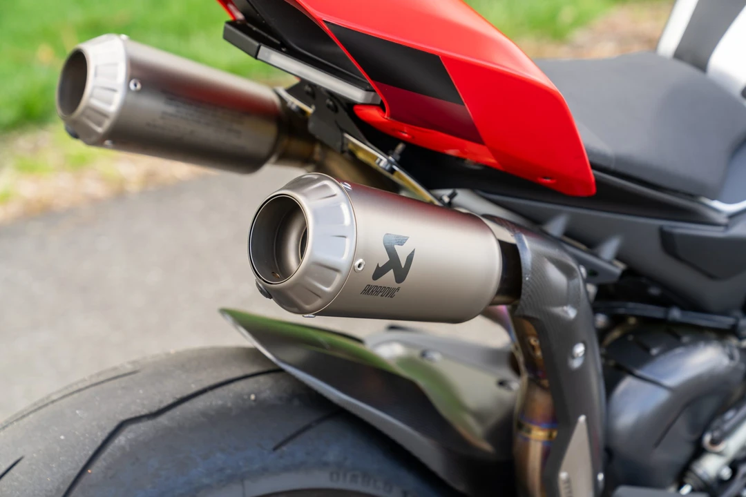 2024 Ducati V4 - Image 24 of 31