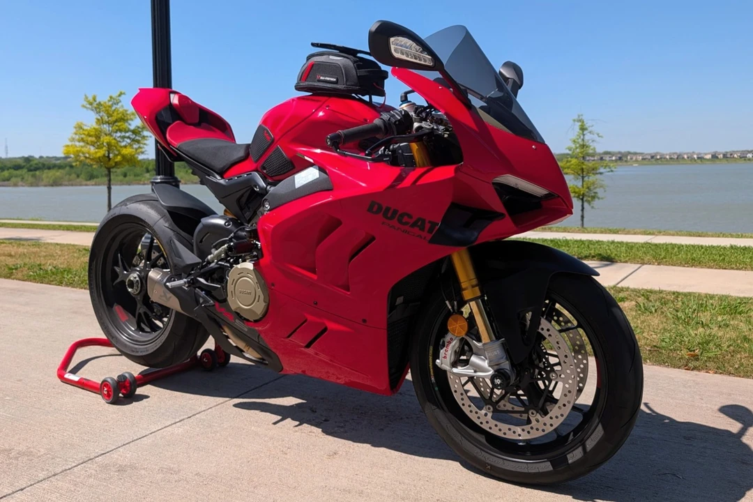 2024 Ducati V4 - Image 3 of 7