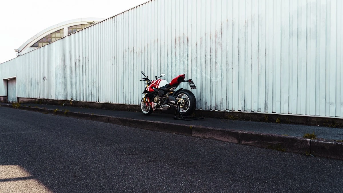 2024 Ducati Streetfighter - Image 13 of 31