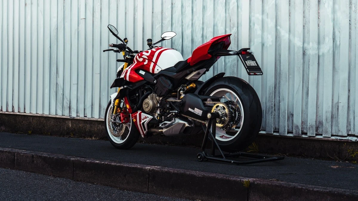 2024 Ducati Streetfighter - Image 14 of 31