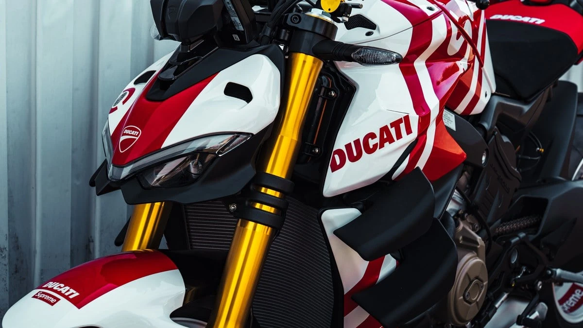 2024 Ducati Streetfighter - Image 16 of 31