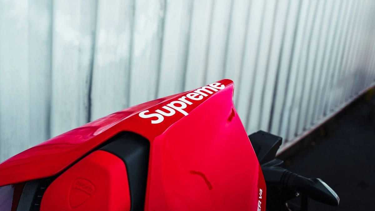 2024 Ducati Streetfighter - Image 21 of 31