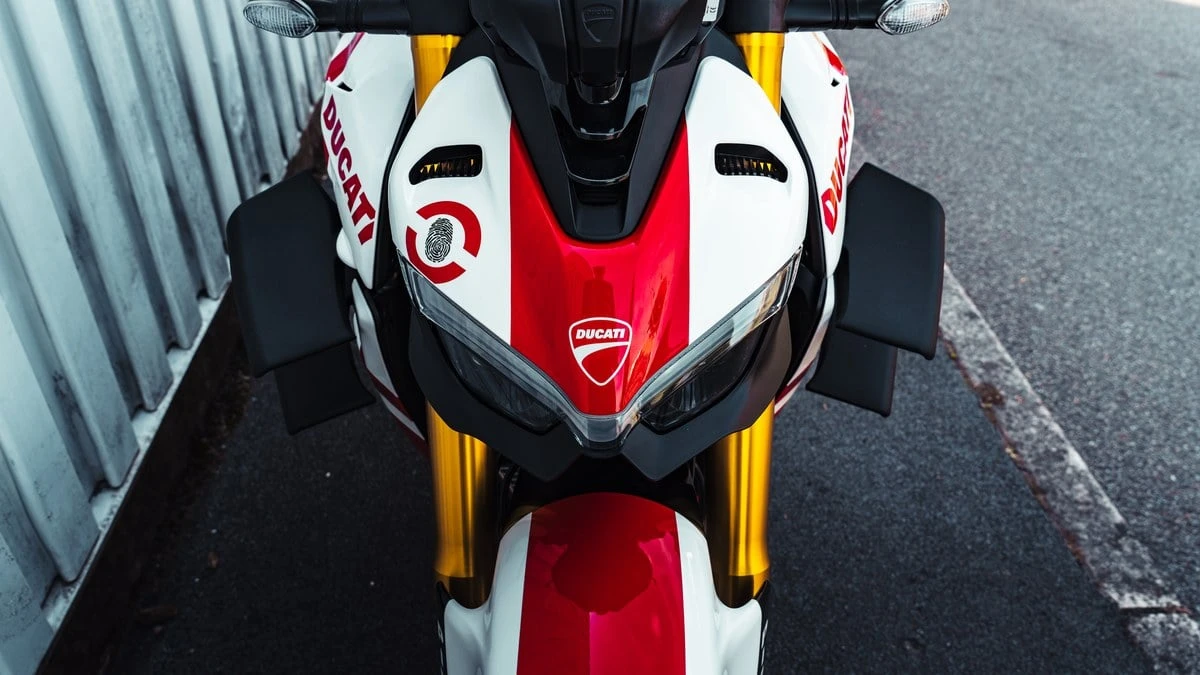 2024 Ducati Streetfighter - Image 22 of 31