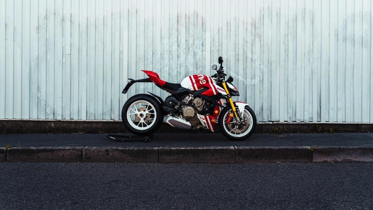 2024 Ducati Streetfighter - Image 4 of 31