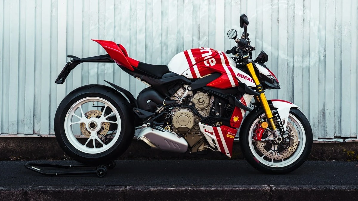 2024 Ducati Streetfighter - Image 2 of 31