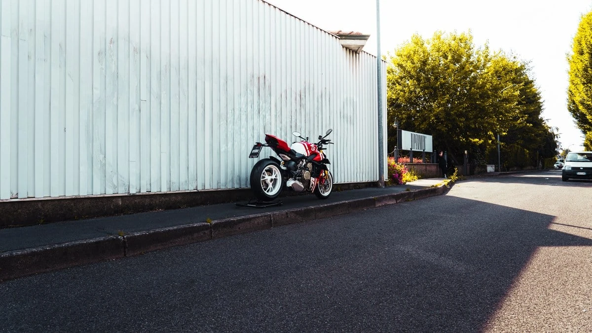 2024 Ducati Streetfighter - Image 5 of 31