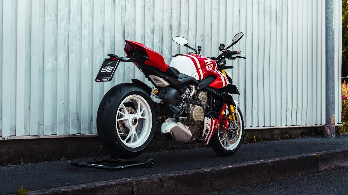 2024 Ducati Streetfighter - Image 6 of 31