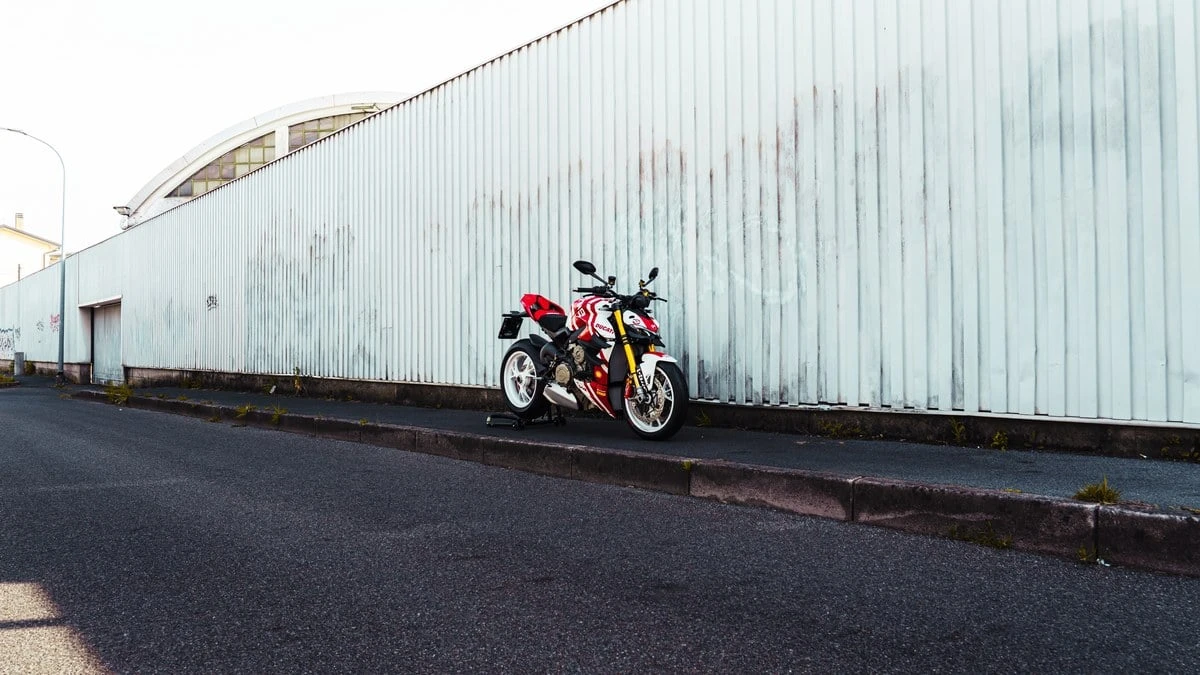 2024 Ducati Streetfighter - Image 7 of 31