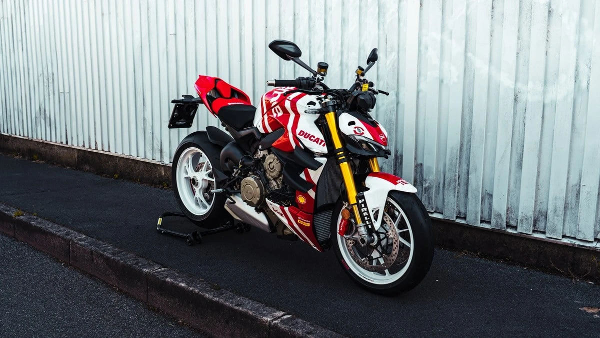2024 Ducati Streetfighter - Image 8 of 31
