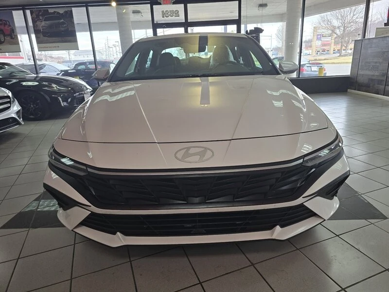 2024 Hyundai Elantra - Image 2 of 4