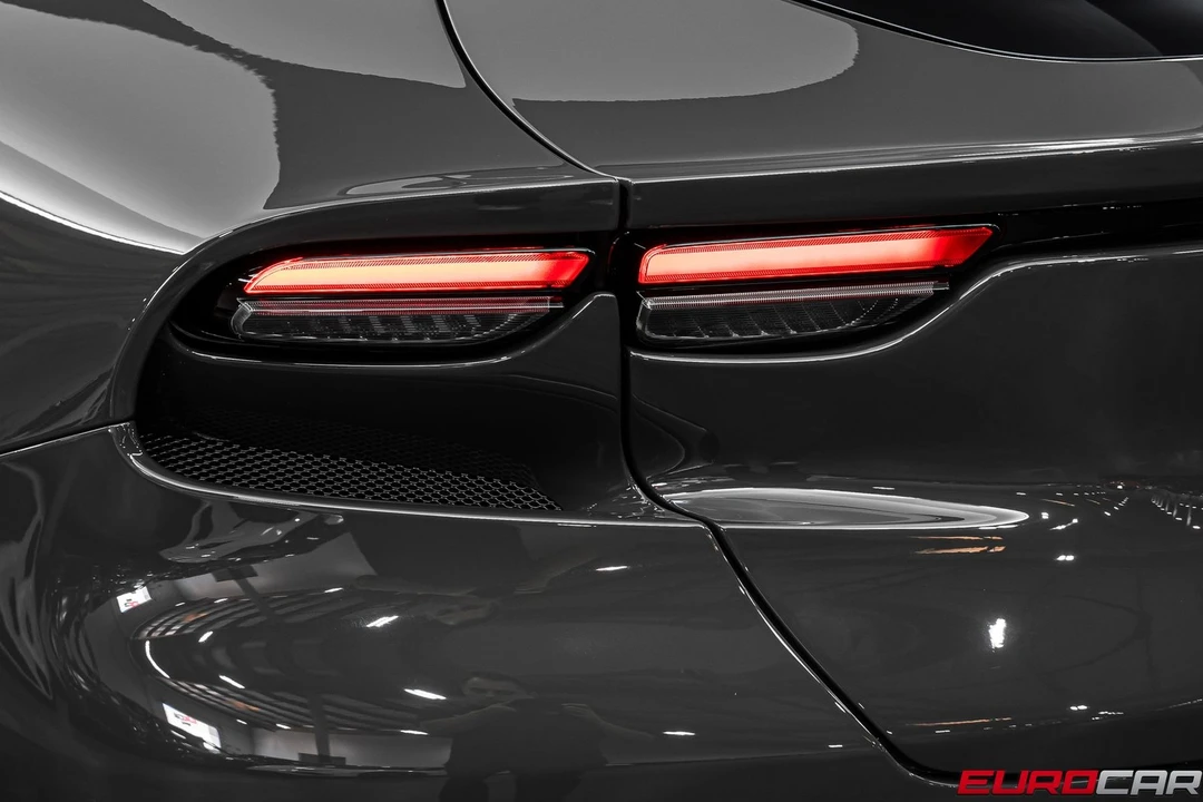 2024 Ferrari Purosangue - Image 28 of 31