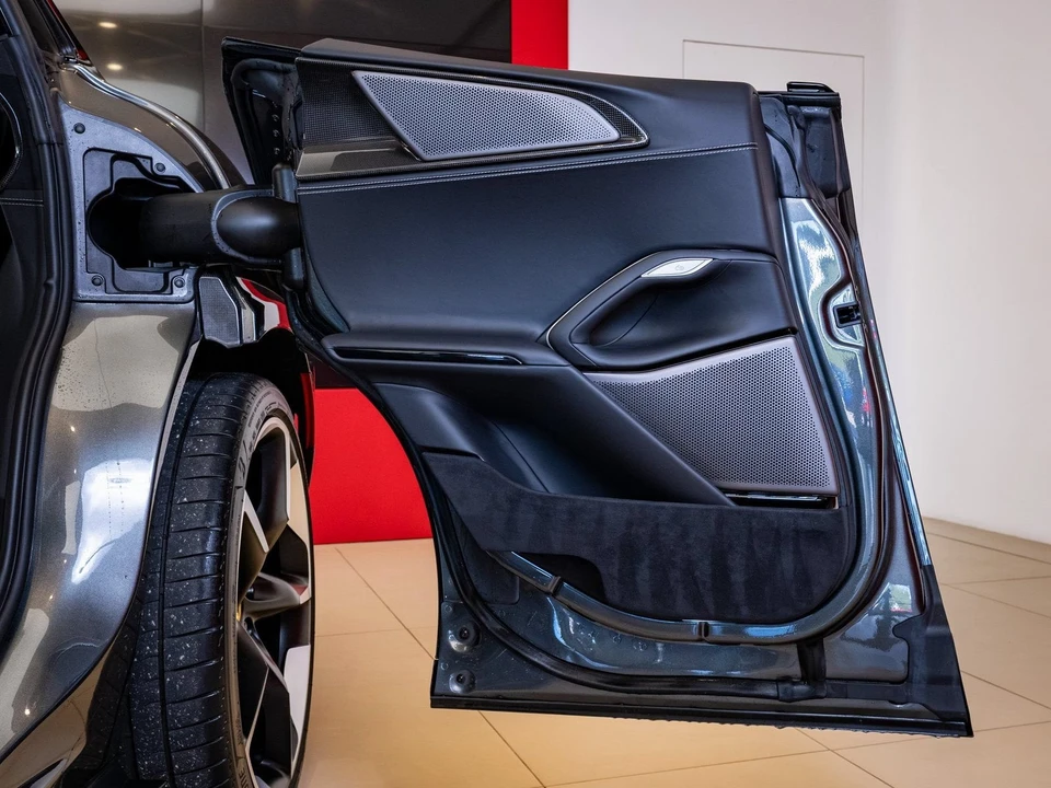 2024 Ferrari Purosangue - Image 16 of 31