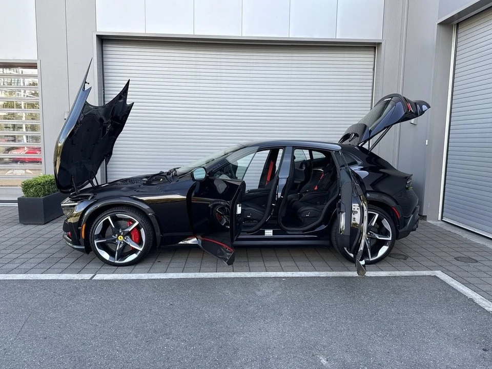 2024 Ferrari Purosangue - Image 27 of 31