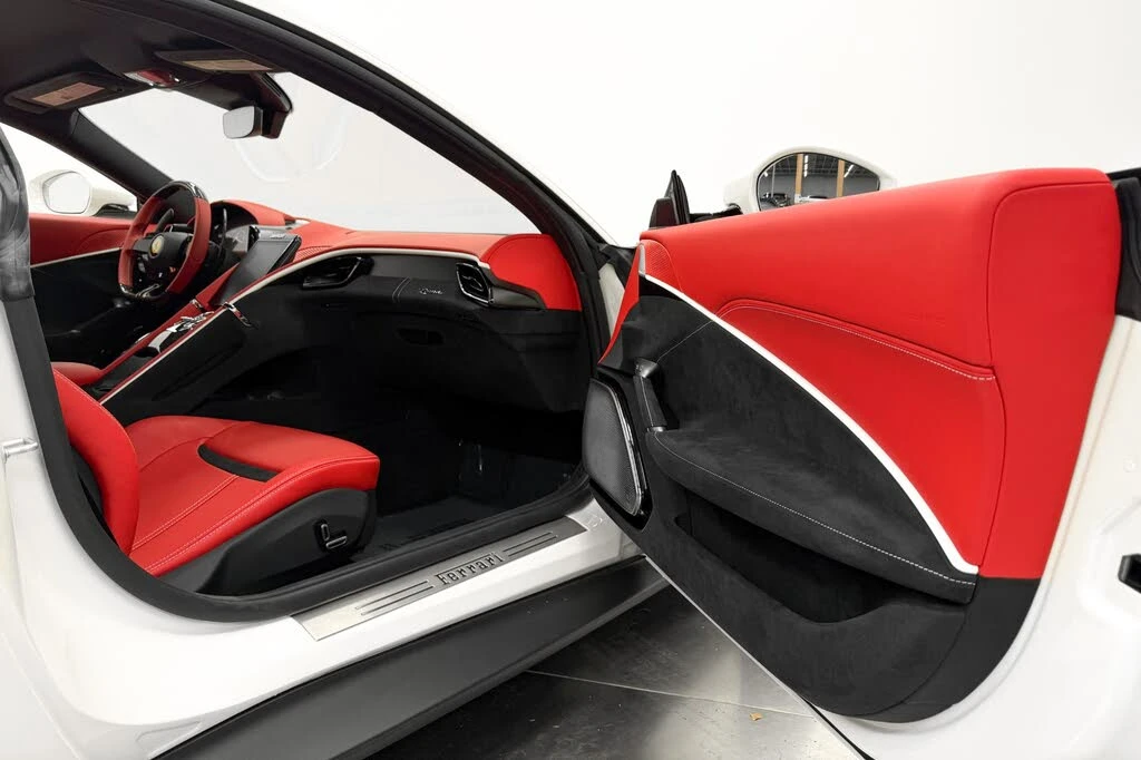 2024 Ferrari Roma - Image 27 of 31