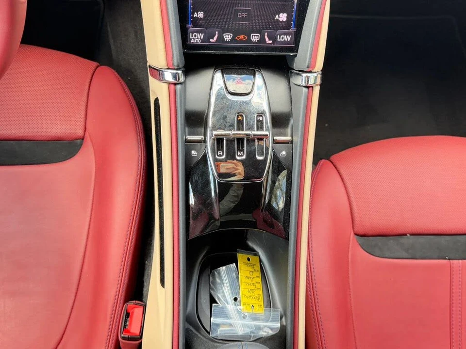 2024 Ferrari Roma - Image 21 of 31