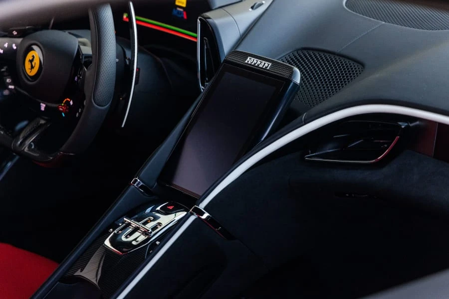 2024 Ferrari Roma - Image 25 of 31