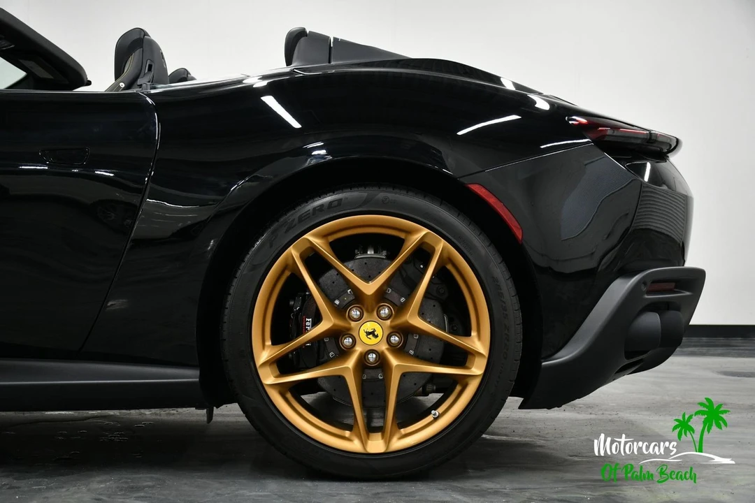 2024 Ferrari Roma Spider - Image 8 of 31
