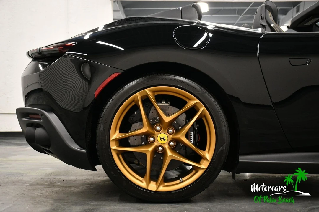 2024 Ferrari Roma Spider - Image 27 of 31