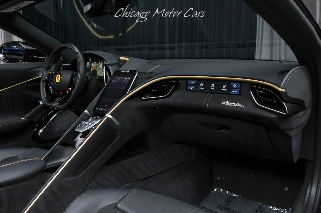2024 Ferrari Roma Spider - Image 18 of 31