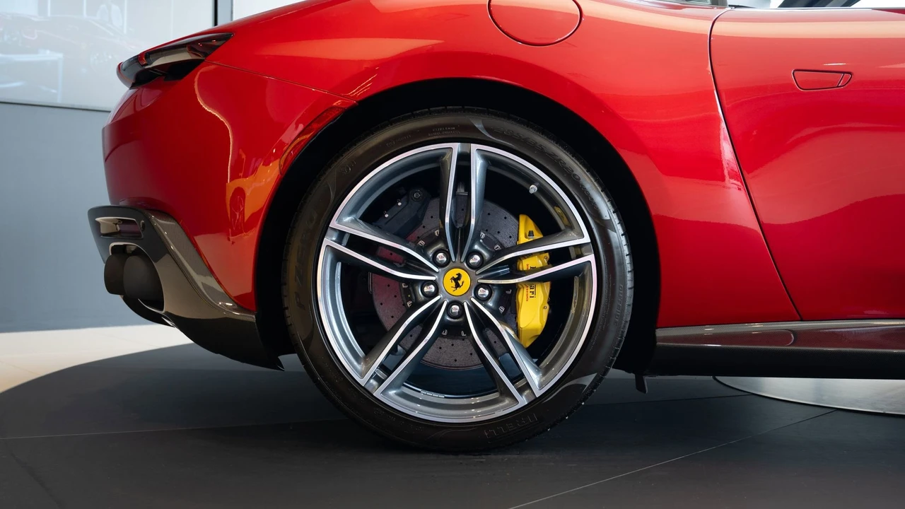 2024 Ferrari Roma Spider - Image 17 of 27