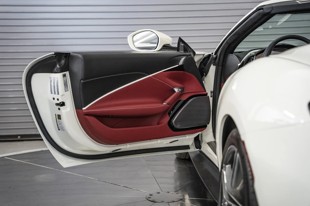 2024 Ferrari Roma Spider - Image 23 of 31